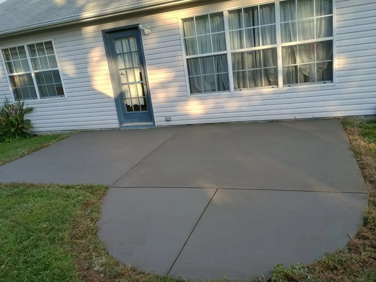 Residential concrete patio walkway 001