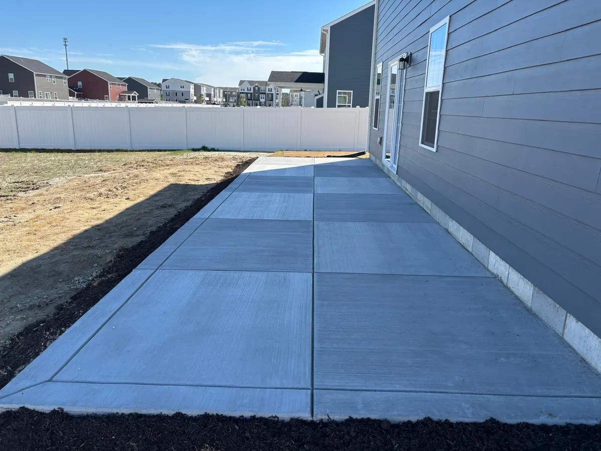 Brushed concrete patio walkway 001