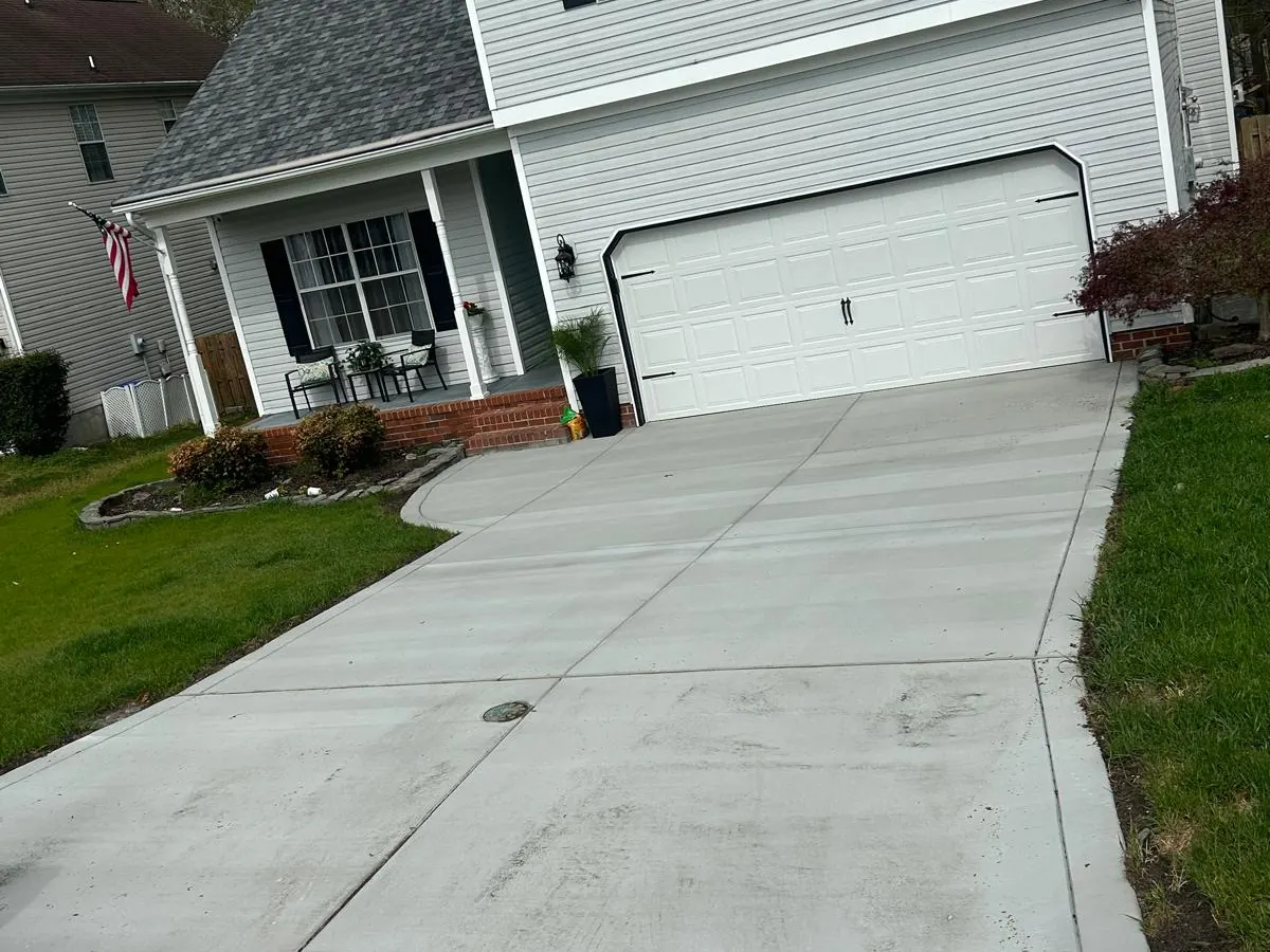 House exterior concrete driveway 001