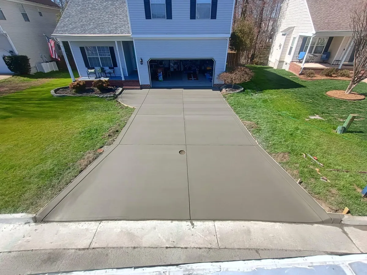 Residential concrete driveway installation 001
