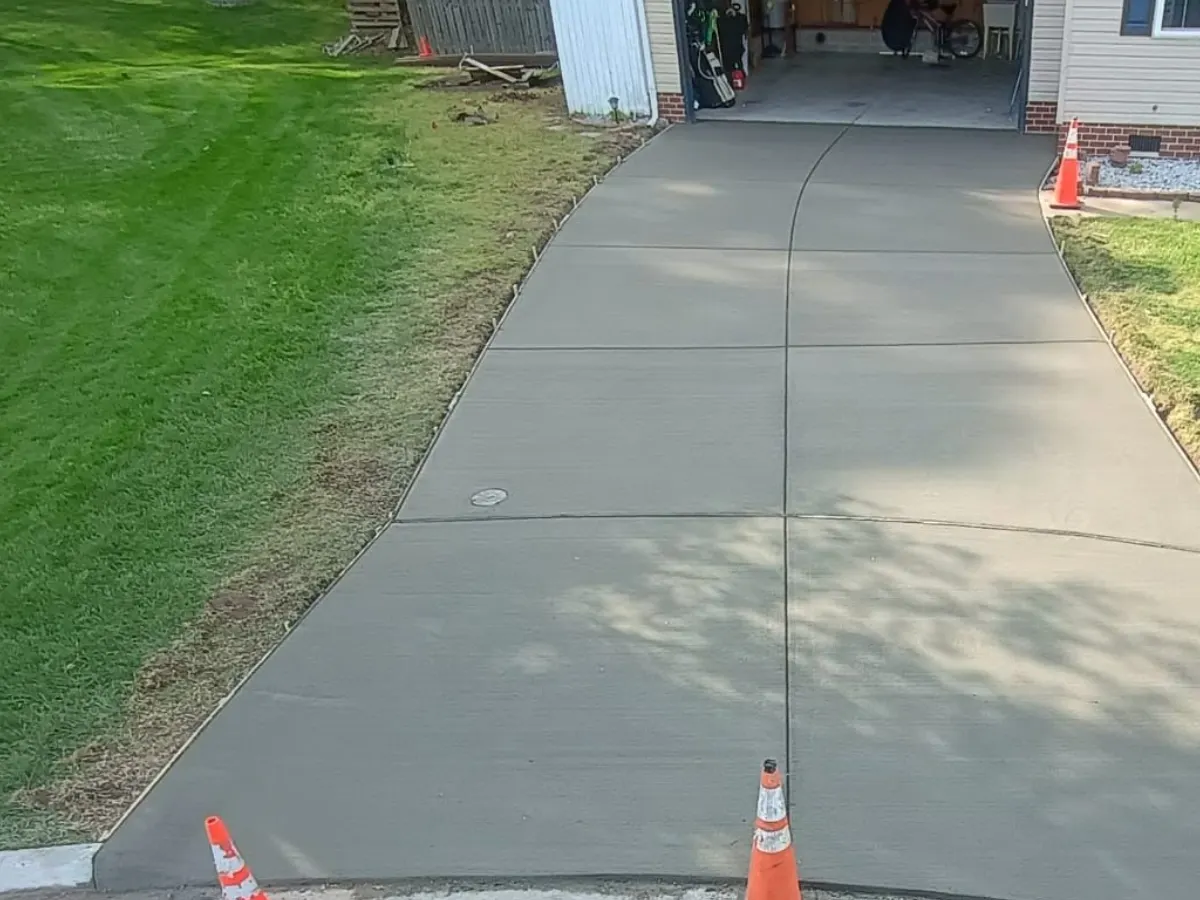 Residential concrete driveway 001